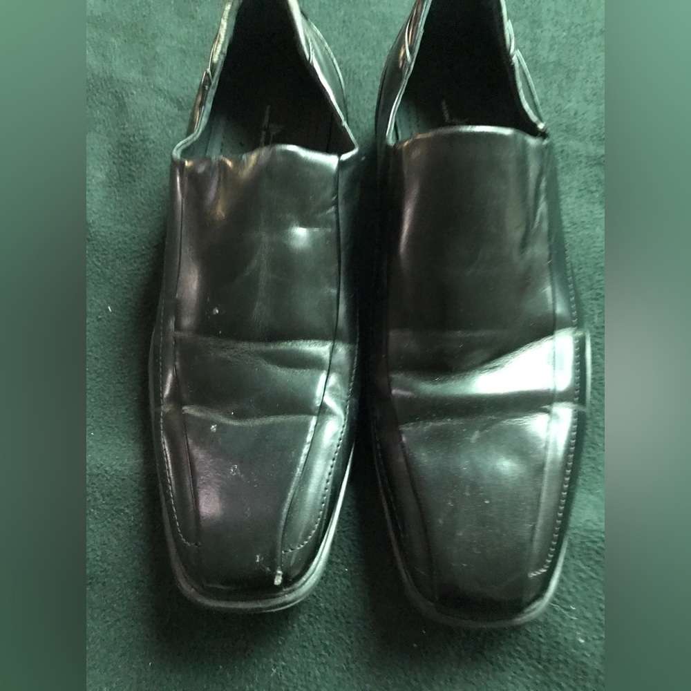 Mark Anthony black shoes
